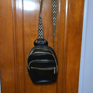 BLACK VEGAN LEATHER CROSS BODY PURSE WITH GOLD ACCENTS